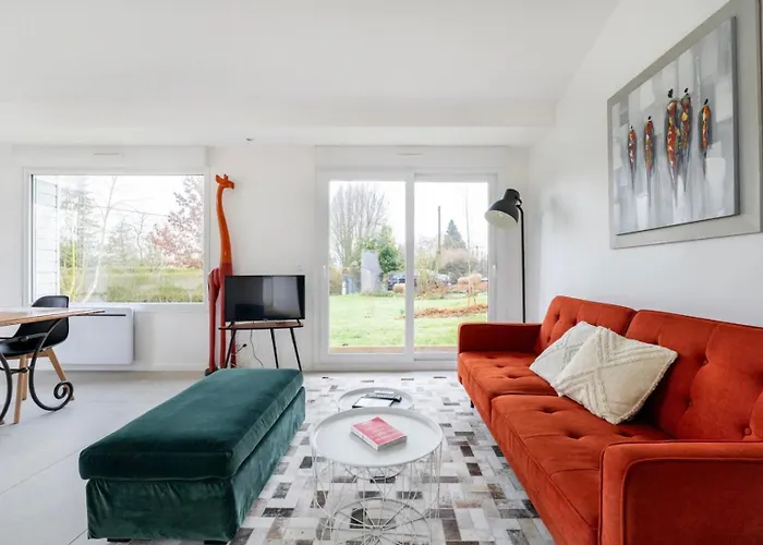 Villa Entouree De Verdure Avec Parking Prive