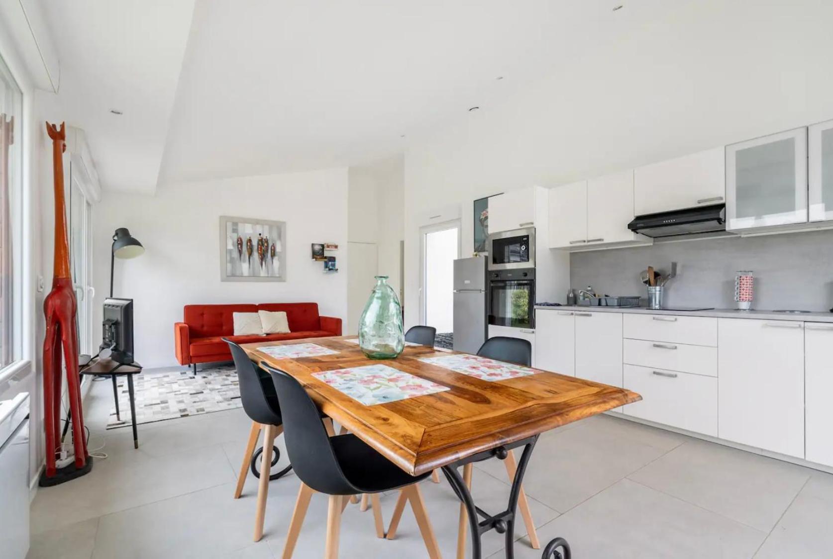 Entouree De Verdure Avec Parking Prive Villa